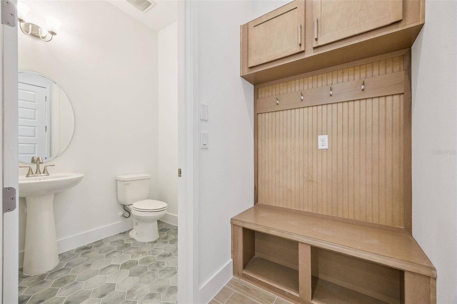 17428 HONEYBELL TANGELO COURT, Winter Garden, FL 34787 Drop zone and Powder bathroom