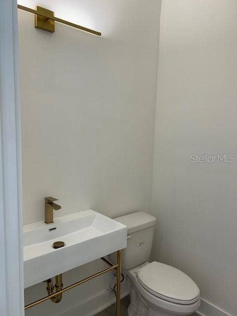 2051 PEEL AVENUE, Orlando, FL 32806 1st FL powder bath