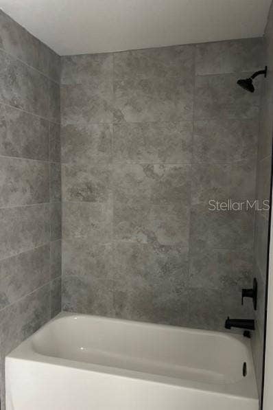 2051 PEEL AVENUE, Orlando, FL 32806 guest bath with tub/shower combo