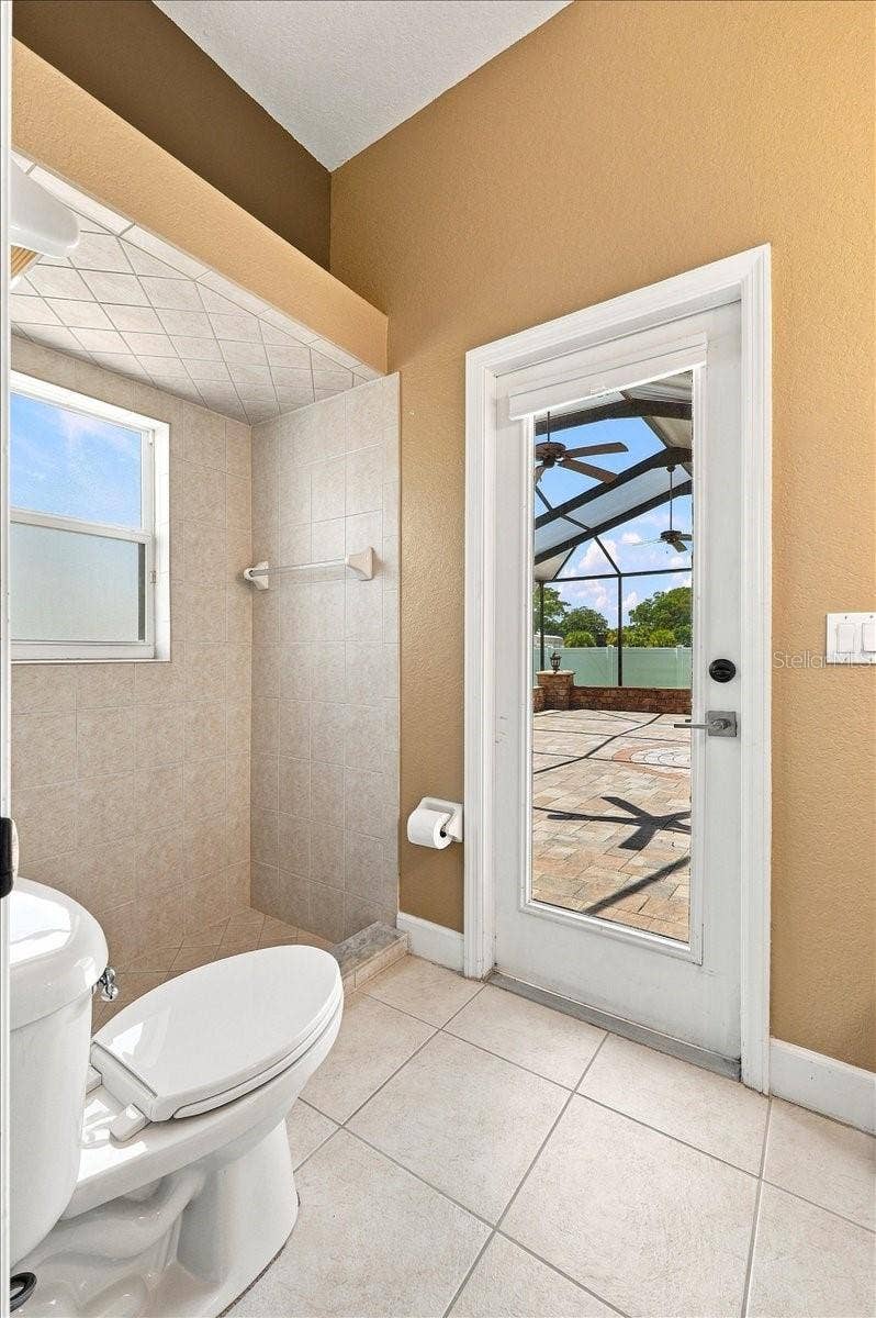 230 LAKE ARIETTA COURT, Auburndale, FL 33823 guest bath