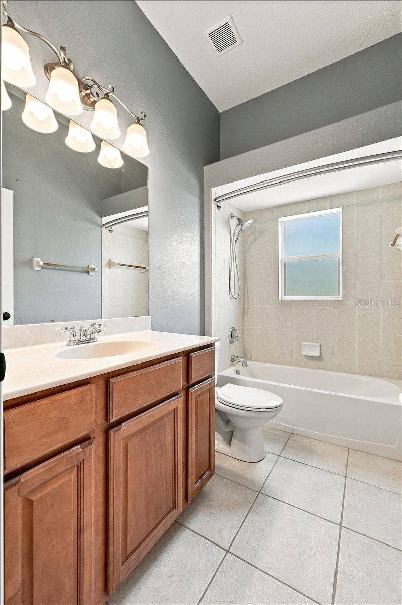 230 LAKE ARIETTA COURT, Auburndale, FL 33823 guest bathroom