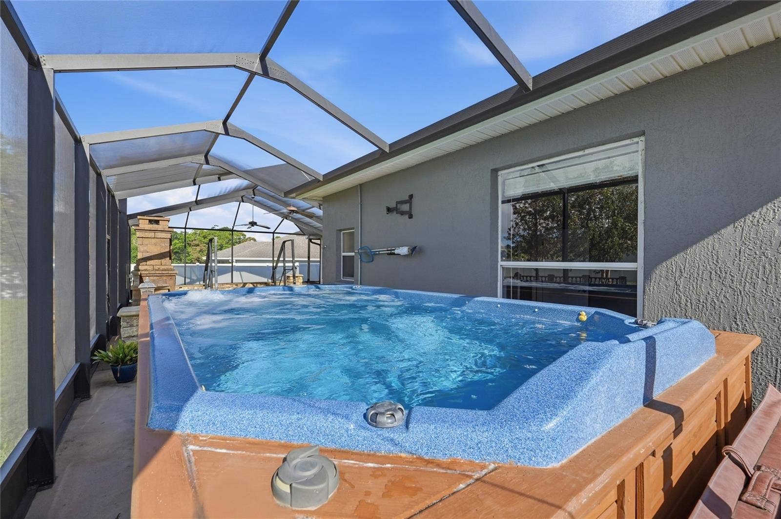 230 LAKE ARIETTA COURT, Auburndale, FL 33823 swim spa