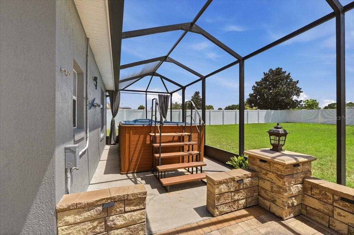 230 LAKE ARIETTA COURT, Auburndale, FL 33823 swim spa