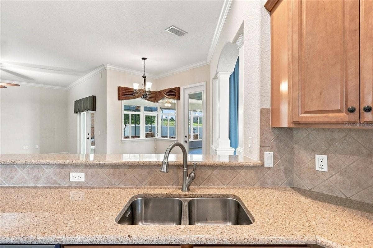 230 LAKE ARIETTA COURT, Auburndale, FL 33823 kitchen