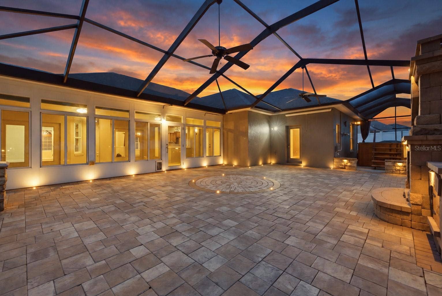 230 LAKE ARIETTA COURT, Auburndale, FL 33823 screened lanai at twilight