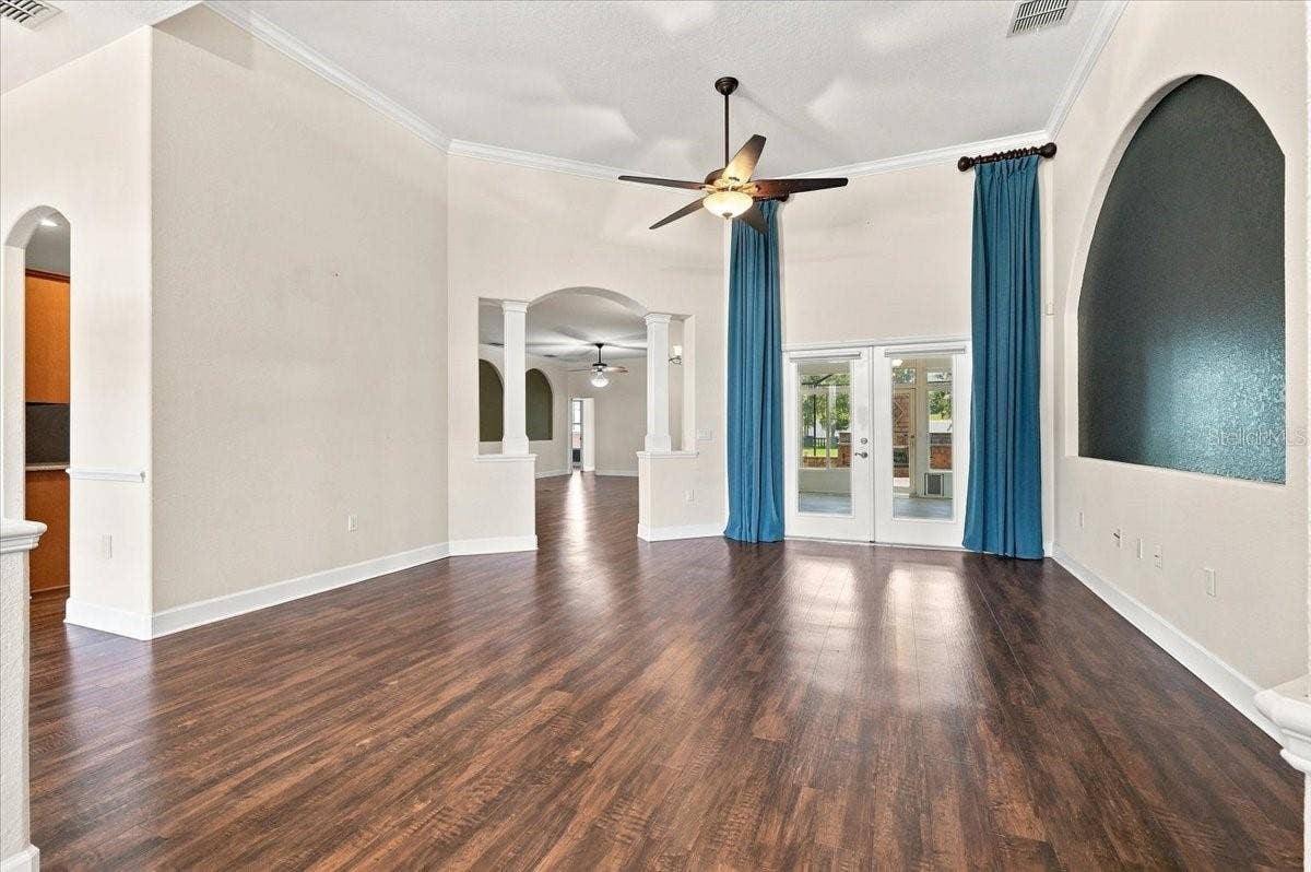 230 LAKE ARIETTA COURT, Auburndale, FL 33823 living room