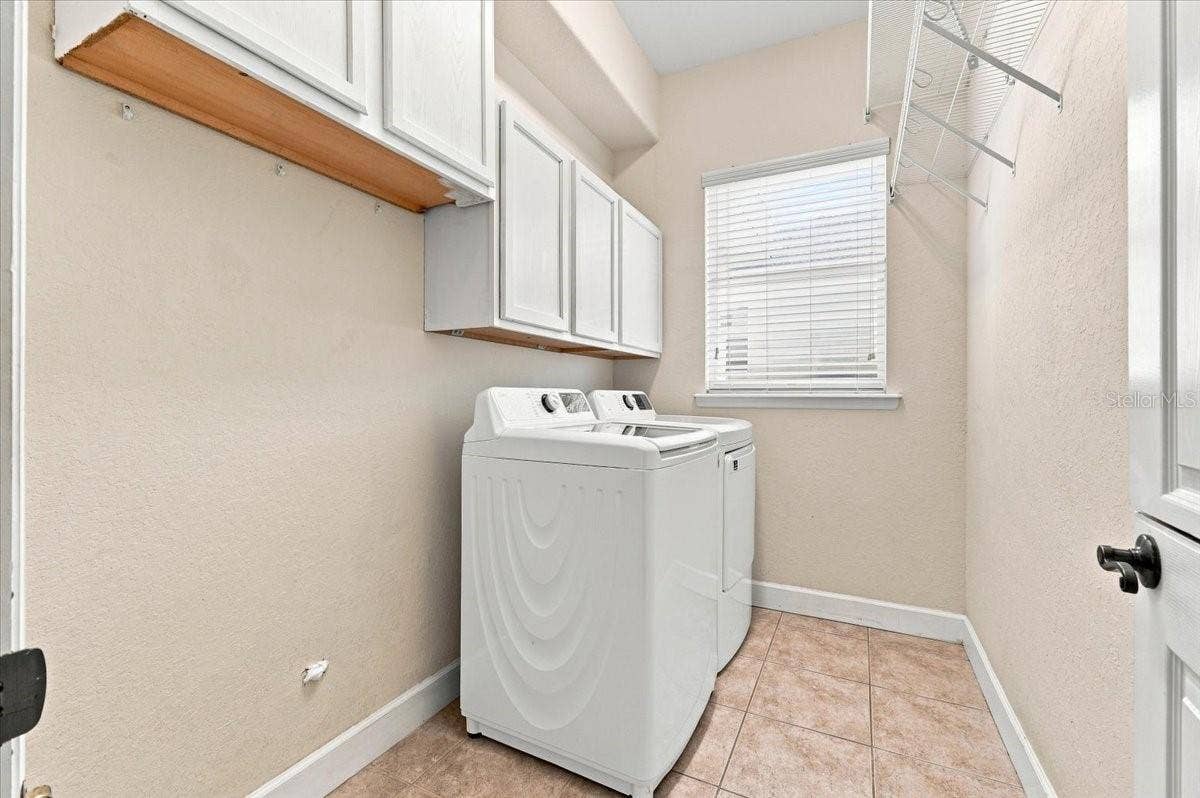 230 LAKE ARIETTA COURT, Auburndale, FL 33823 laundry room