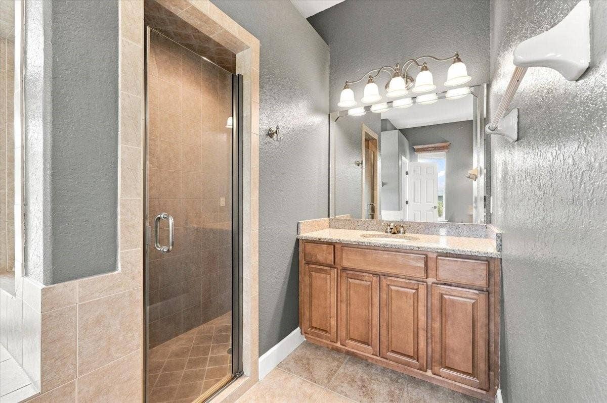 230 LAKE ARIETTA COURT, Auburndale, FL 33823 primary bathroom