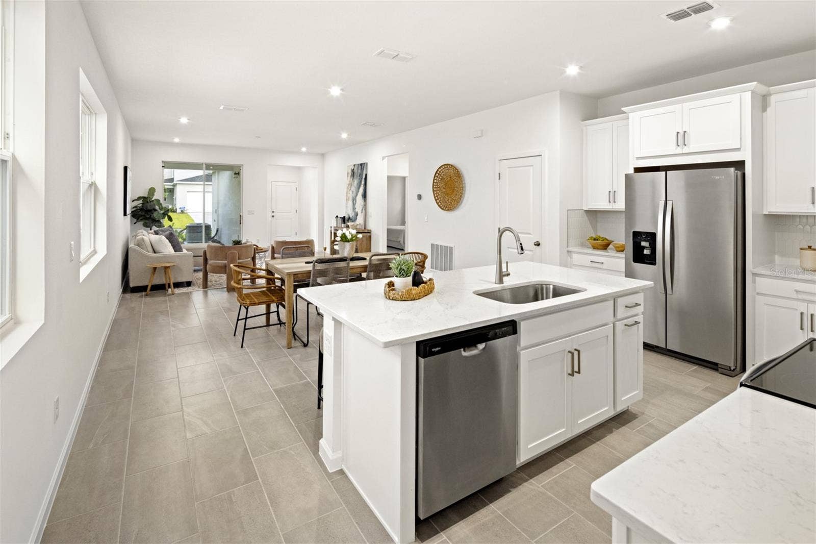 137 GREENHOUSE GROVE STREET, Groveland, FL 34736 Alafia Kitchen