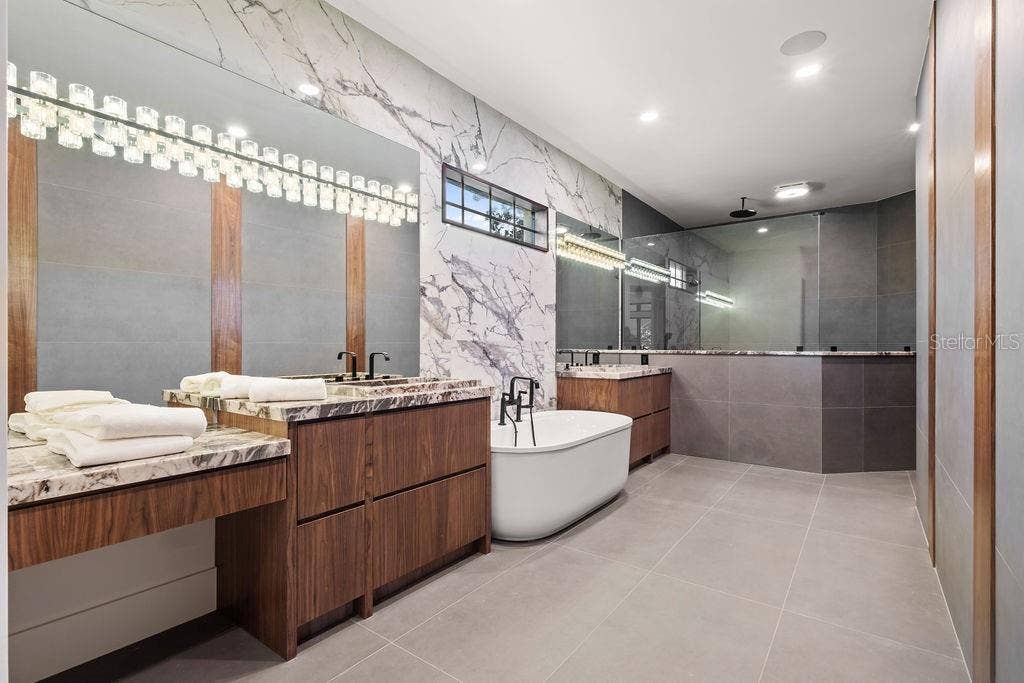 9725 CHESTNUT RIDGE DRIVE, Windermere, FL 34786 Primary Bathroom/ First Floor