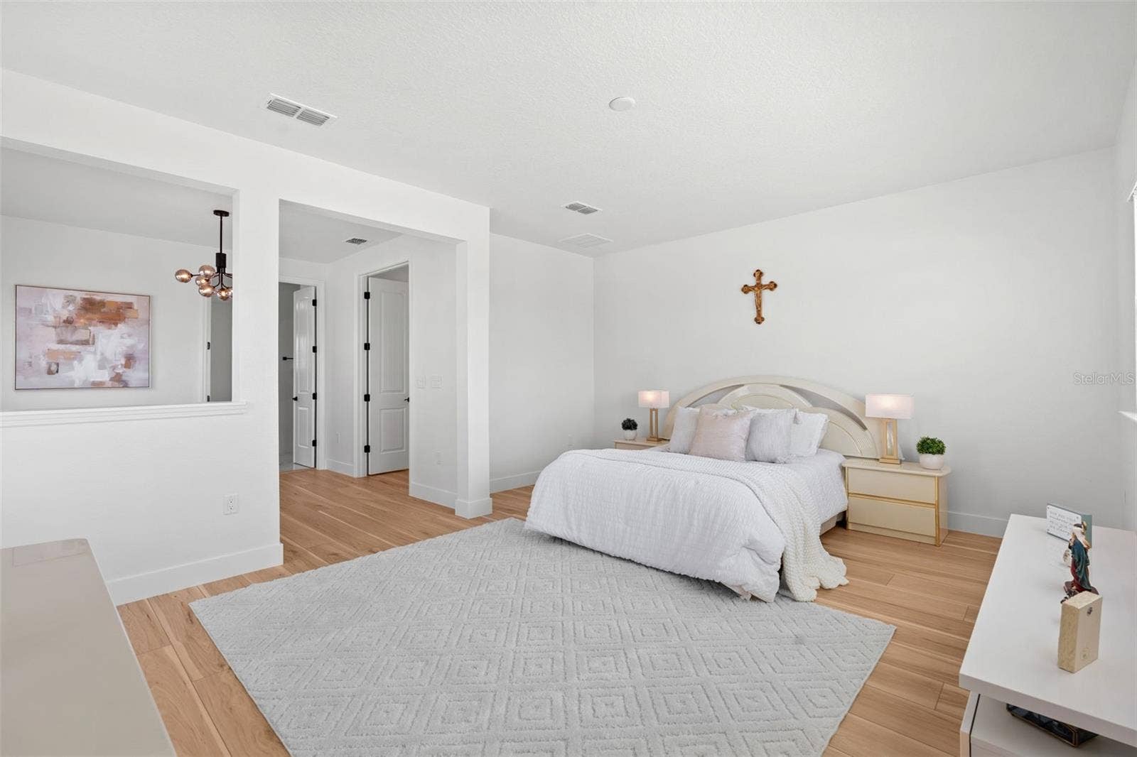 4617 GOLDEN BIRCH AVENUE, Clermont, FL 34714 Light, bright oversized primary suite.