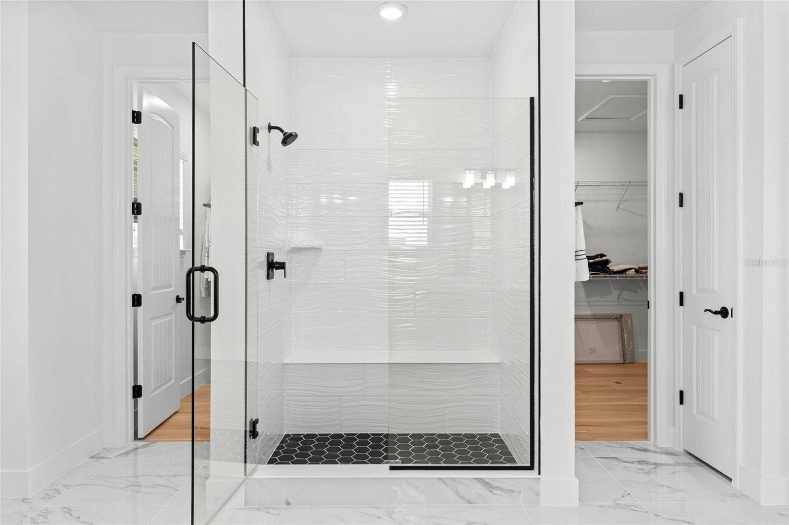 4617 GOLDEN BIRCH AVENUE, Clermont, FL 34714 Primary en-suite bath.