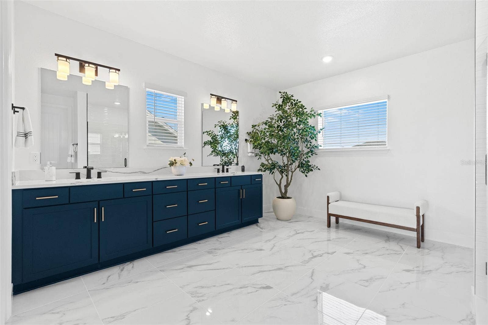 4617 GOLDEN BIRCH AVENUE, Clermont, FL 34714 Primary en-suite bath.