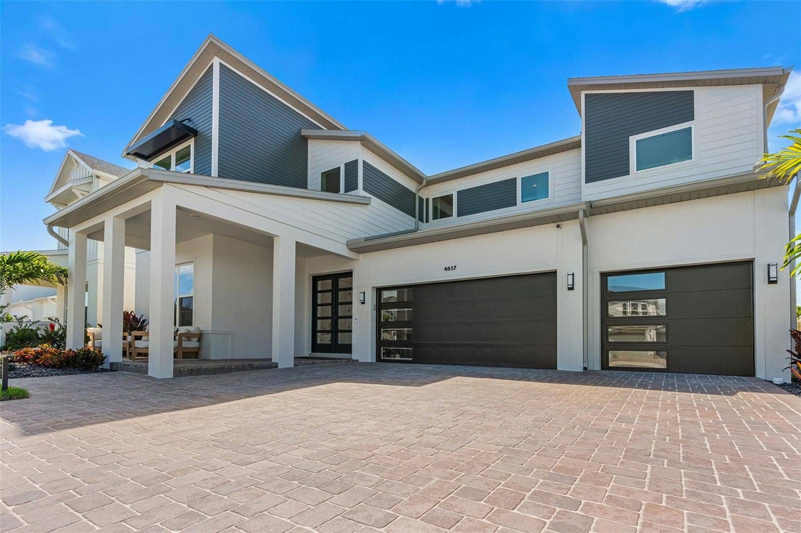 4617 GOLDEN BIRCH AVENUE, Clermont, FL 34714 Immaculate curb appeal welcomes you home!