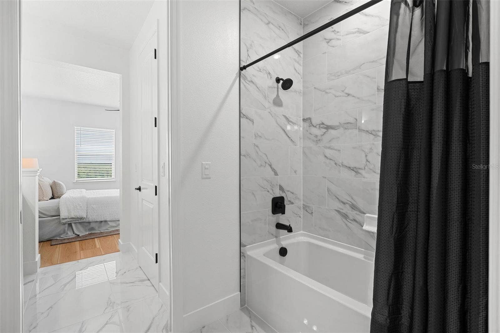 4617 GOLDEN BIRCH AVENUE, Clermont, FL 34714 Jack & Jill Bath.