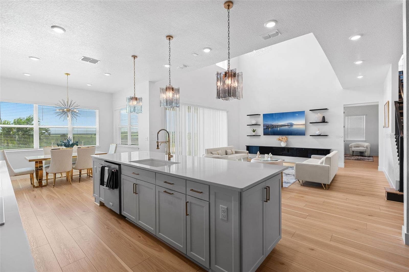 4617 GOLDEN BIRCH AVENUE, Clermont, FL 34714 Open concept living, high ceilings.