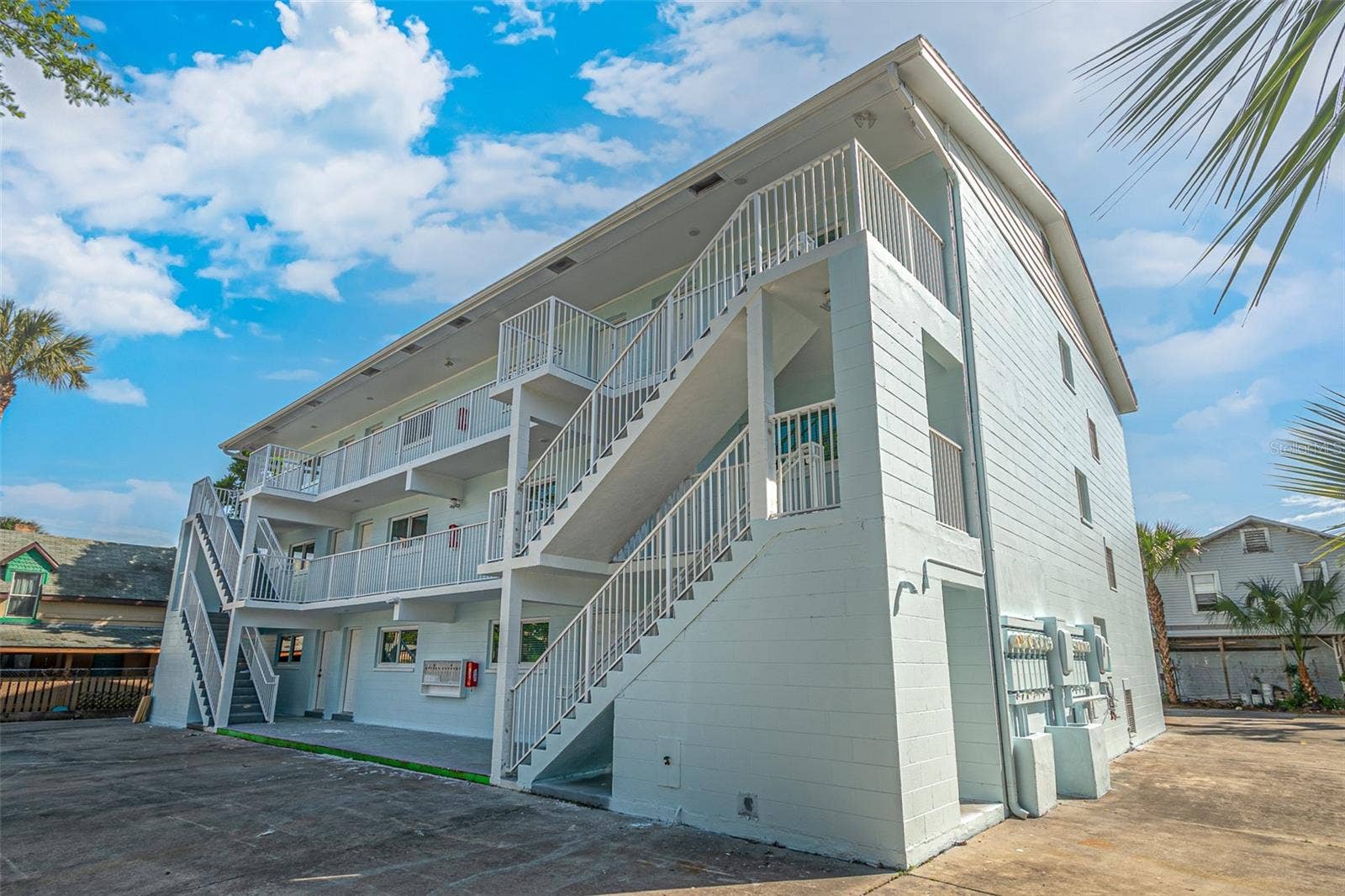 208 N HALIFAX AVENUE, Daytona Beach, FL 32118