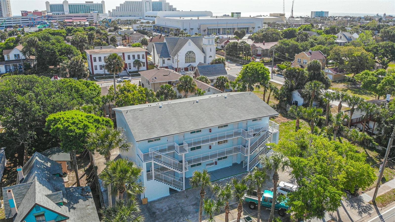 208 N HALIFAX AVENUE, Daytona Beach, FL 32118