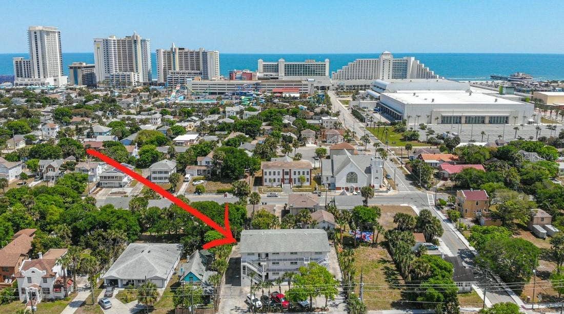208 N HALIFAX AVENUE, Daytona Beach, FL 32118