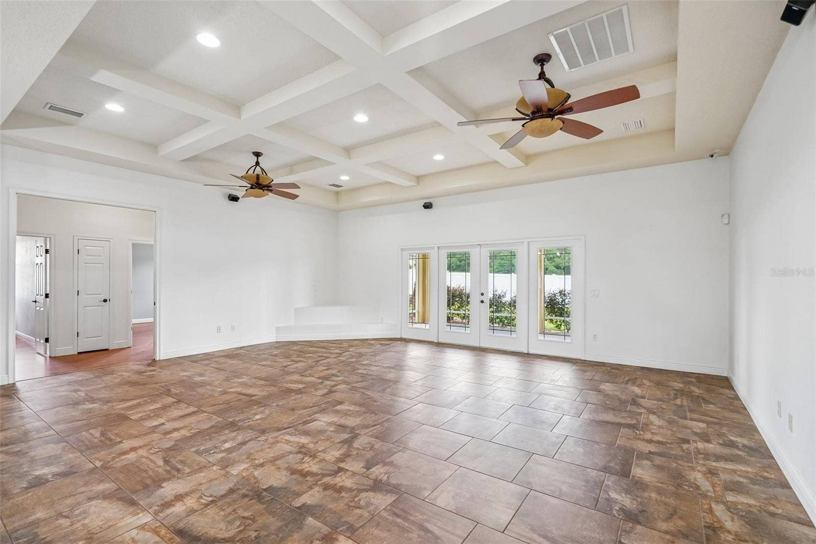 1113 MYRTLE BREEZES CT, Fruitland Park, FL 34731 Family/Dining Combo