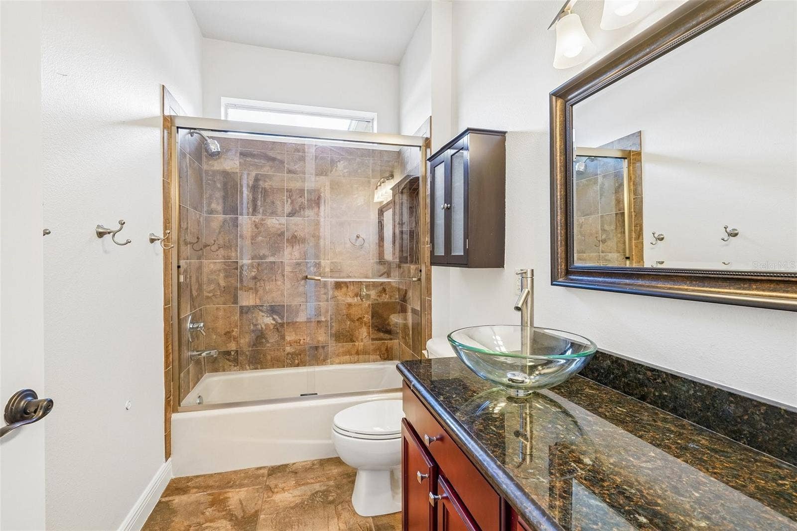 1113 MYRTLE BREEZES CT, Fruitland Park, FL 34731 2nd bathroom