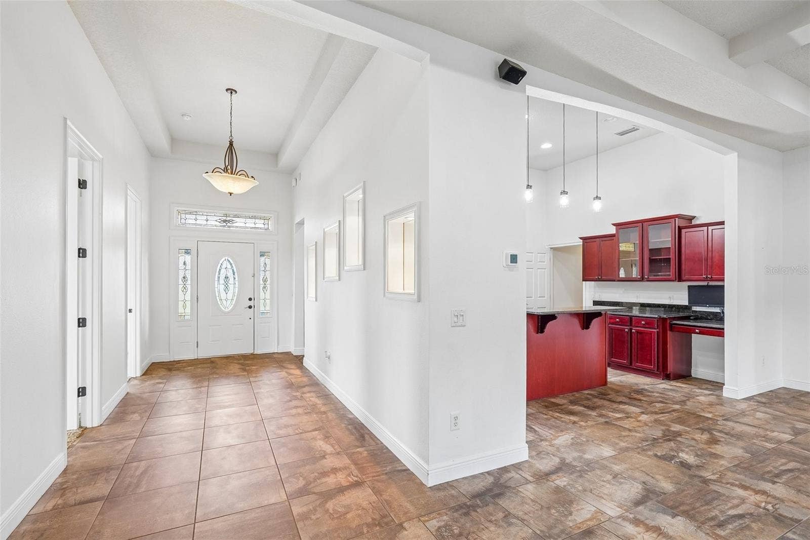 1113 MYRTLE BREEZES CT, Fruitland Park, FL 34731 Entry way & Kitchen
