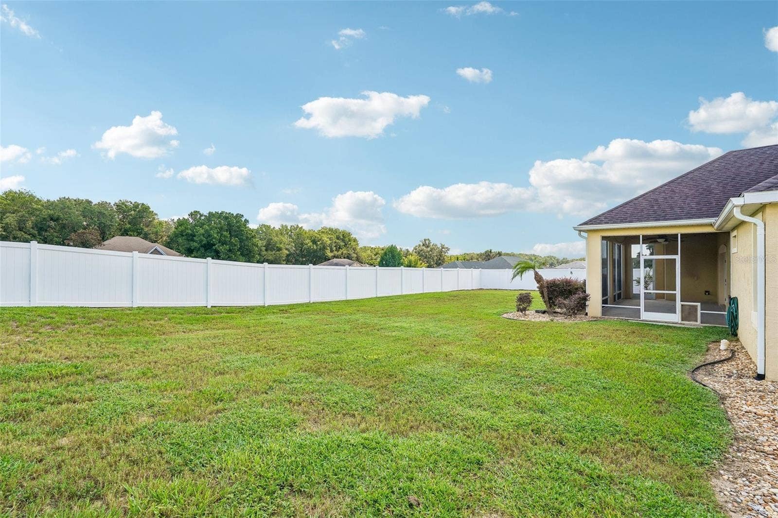 1113 MYRTLE BREEZES CT, Fruitland Park, FL 34731 Backyard