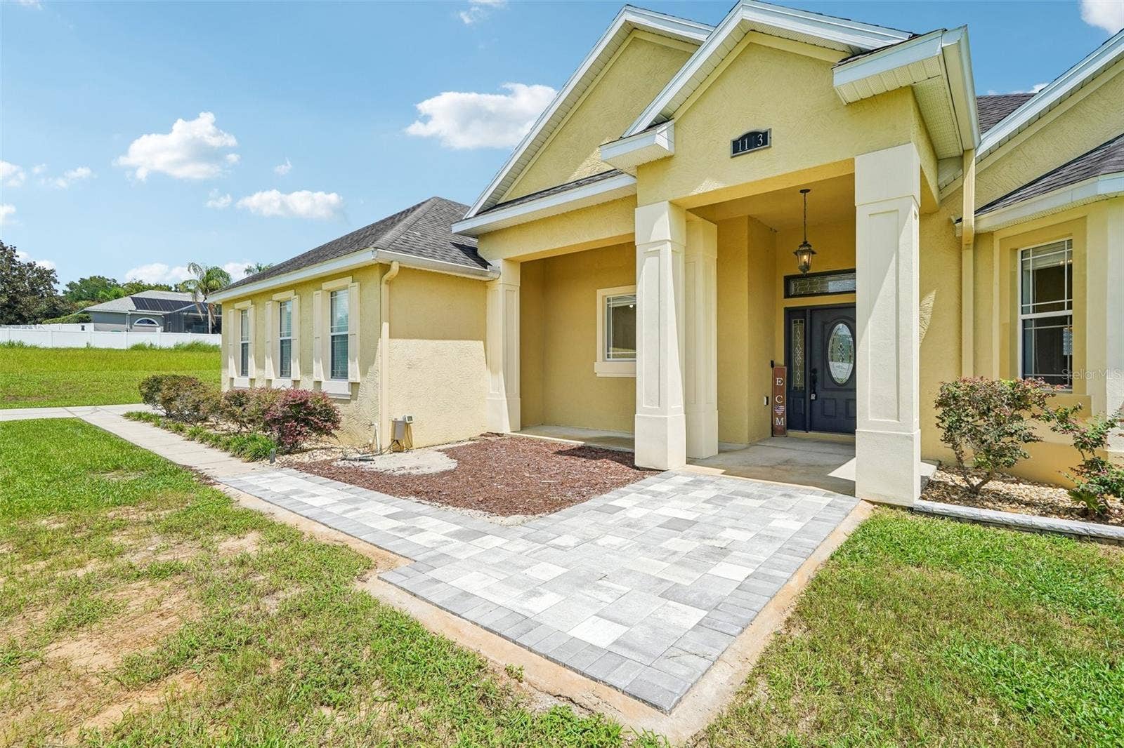 1113 MYRTLE BREEZES CT, Fruitland Park, FL 34731 Front of Door