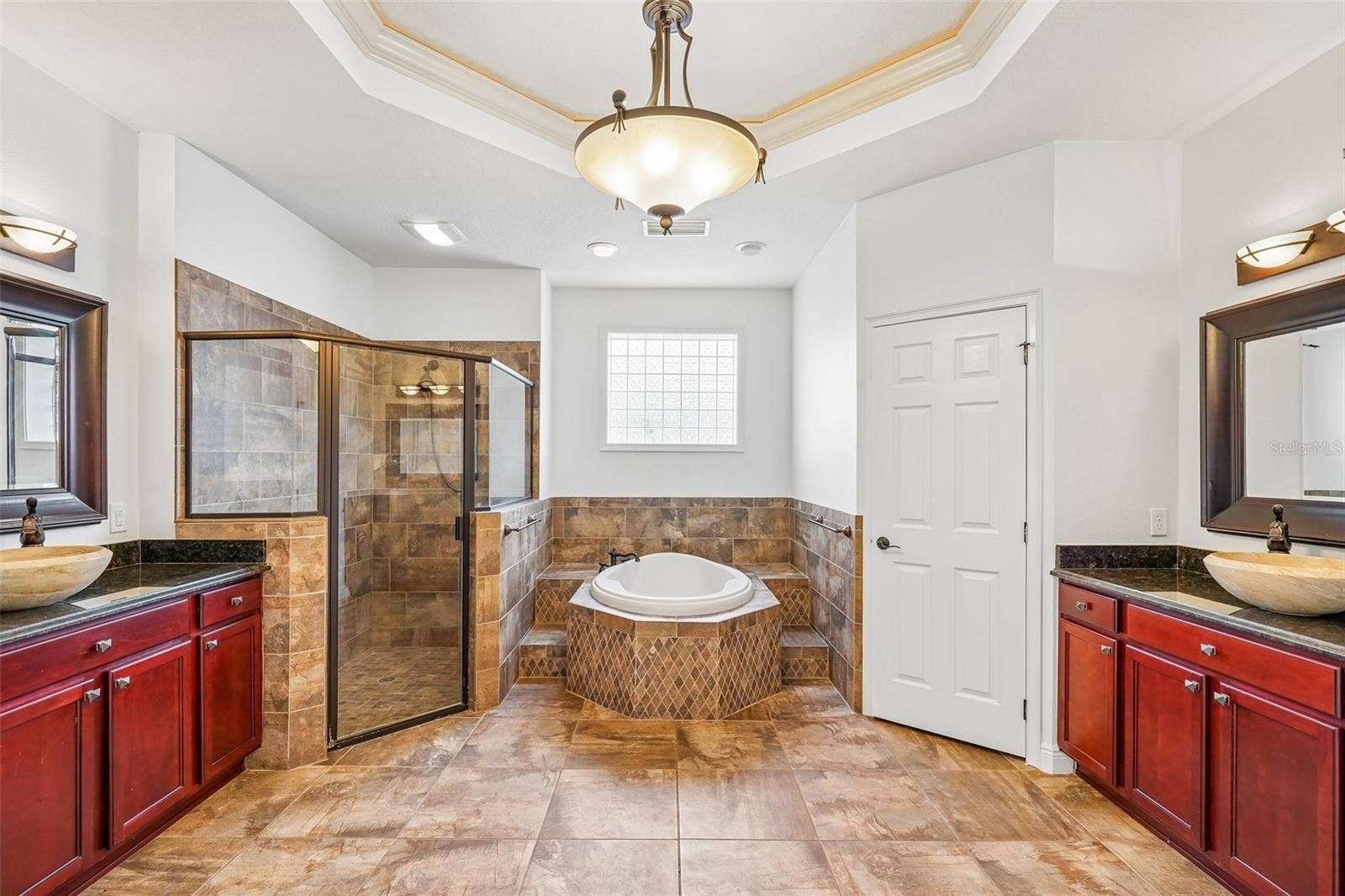 1113 MYRTLE BREEZES CT, Fruitland Park, FL 34731 Master bath. Duel sinks