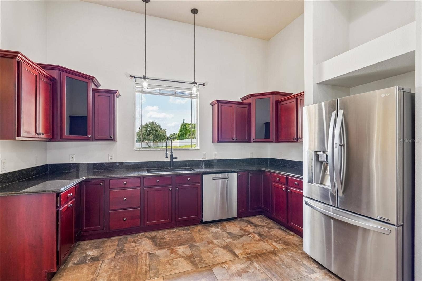 1113 MYRTLE BREEZES CT, Fruitland Park, FL 34731 Kitchen sink/Dishwasher/Fridge