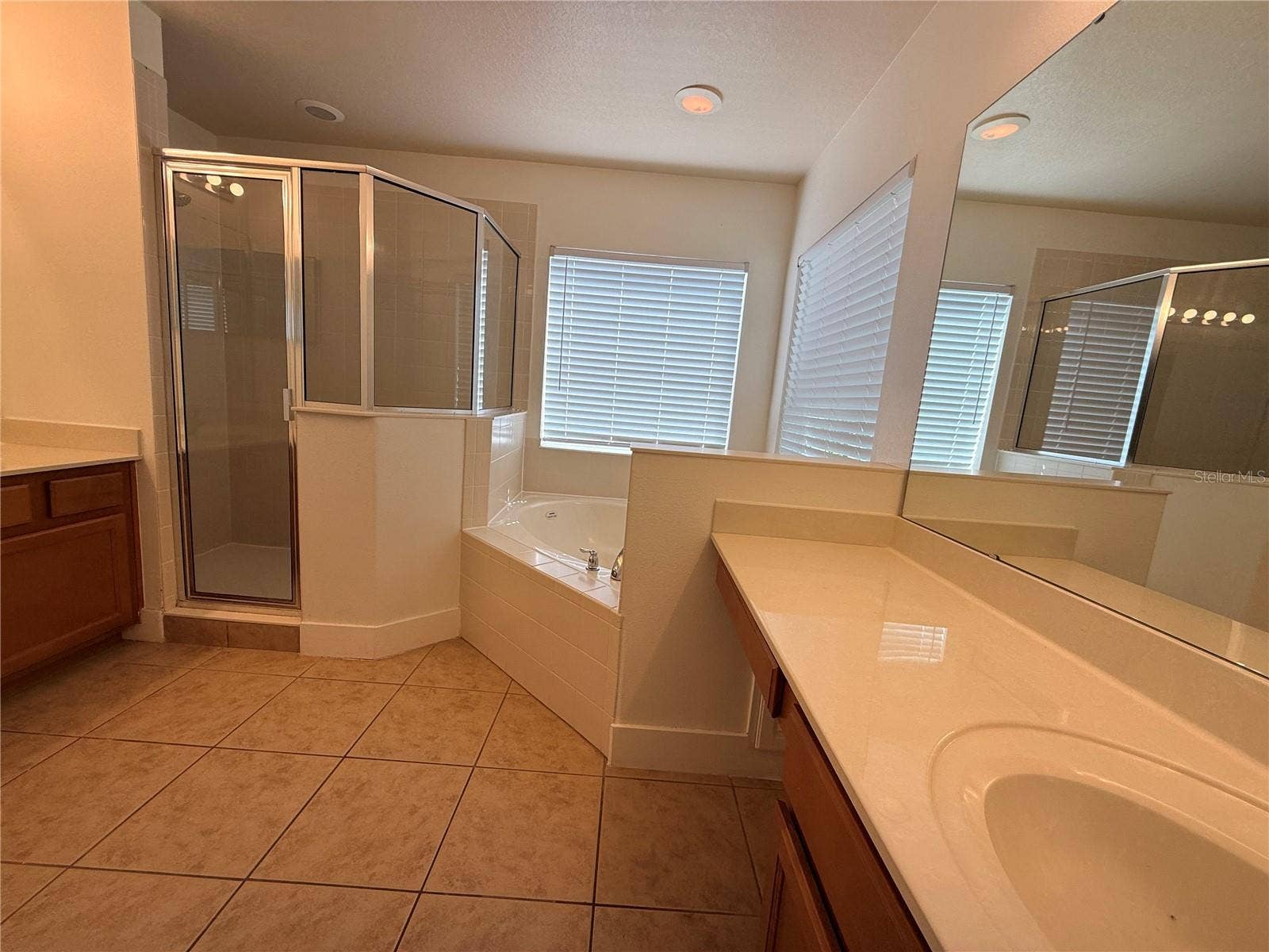 9226 KENSINGTON ROW COURT, Orlando, FL 32827 Master bathroom