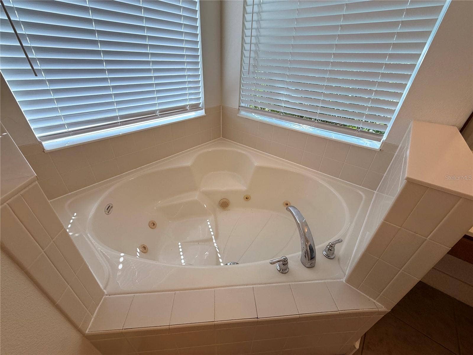 9226 KENSINGTON ROW COURT, Orlando, FL 32827 9226 KENSINGTON ROW COURT, Orlando, FL 32827