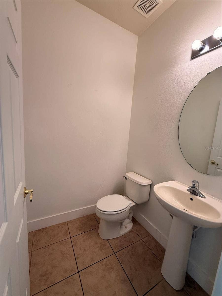 9226 KENSINGTON ROW COURT, Orlando, FL 32827 1/2 bathroom