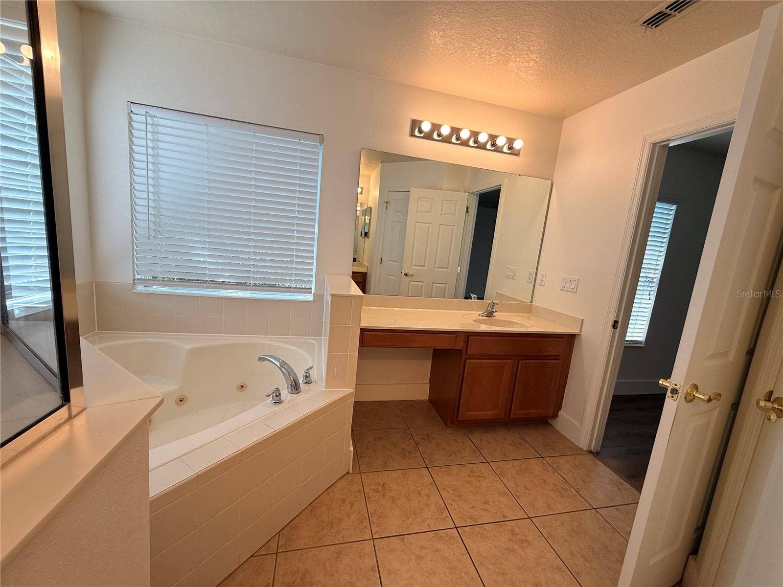 9226 KENSINGTON ROW COURT, Orlando, FL 32827 9226 KENSINGTON ROW COURT, Orlando, FL 32827