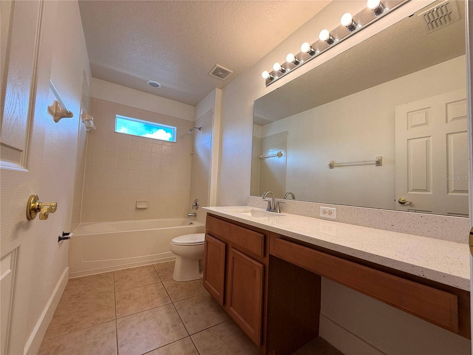 9226 KENSINGTON ROW COURT, Orlando, FL 32827 2nd Bathroom upstarirs
