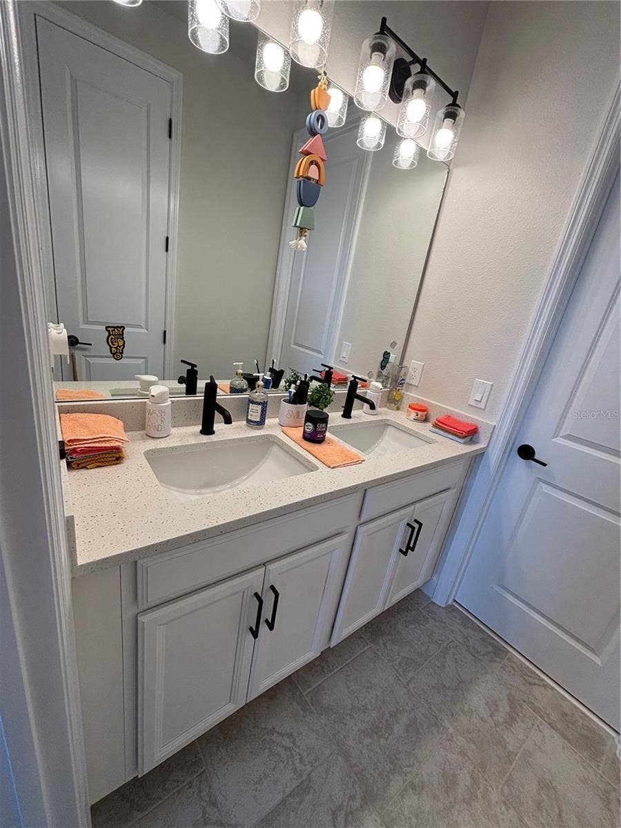 Jack & Jill Bath
