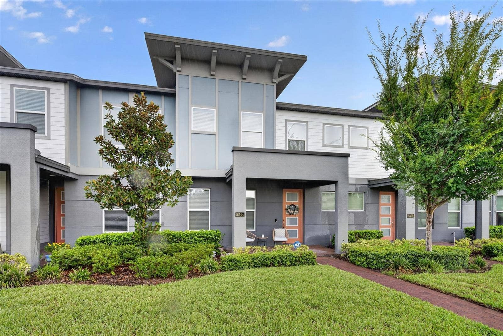 FRONT OF TOWNHOME