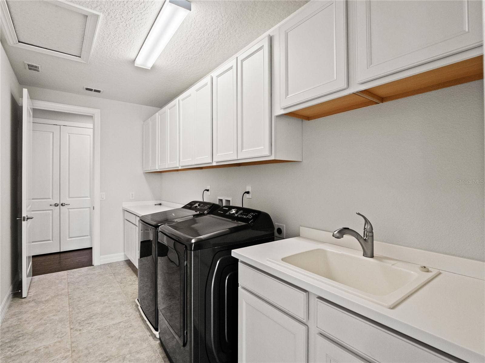 11244 LEMON LAKE, Orlando, FL 32836 Upstairs Laundry Room