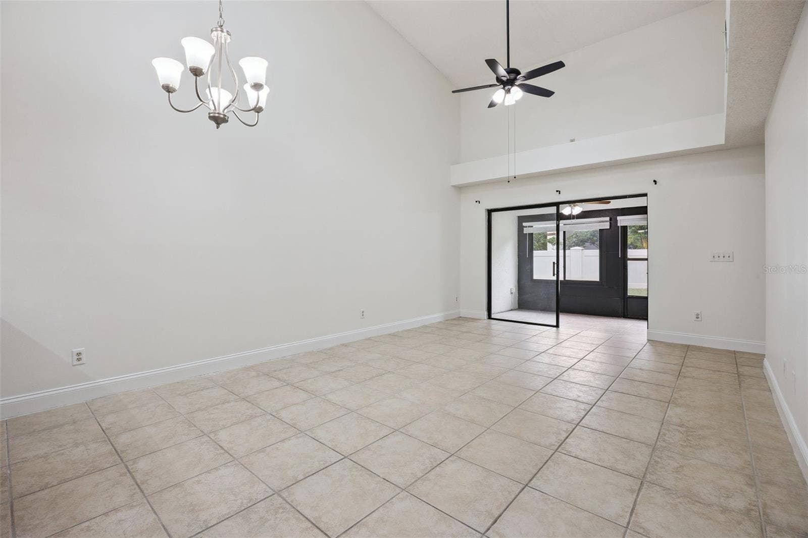 8370 SANDPOINT BLVD, Orlando, FL 32819 Main Living room