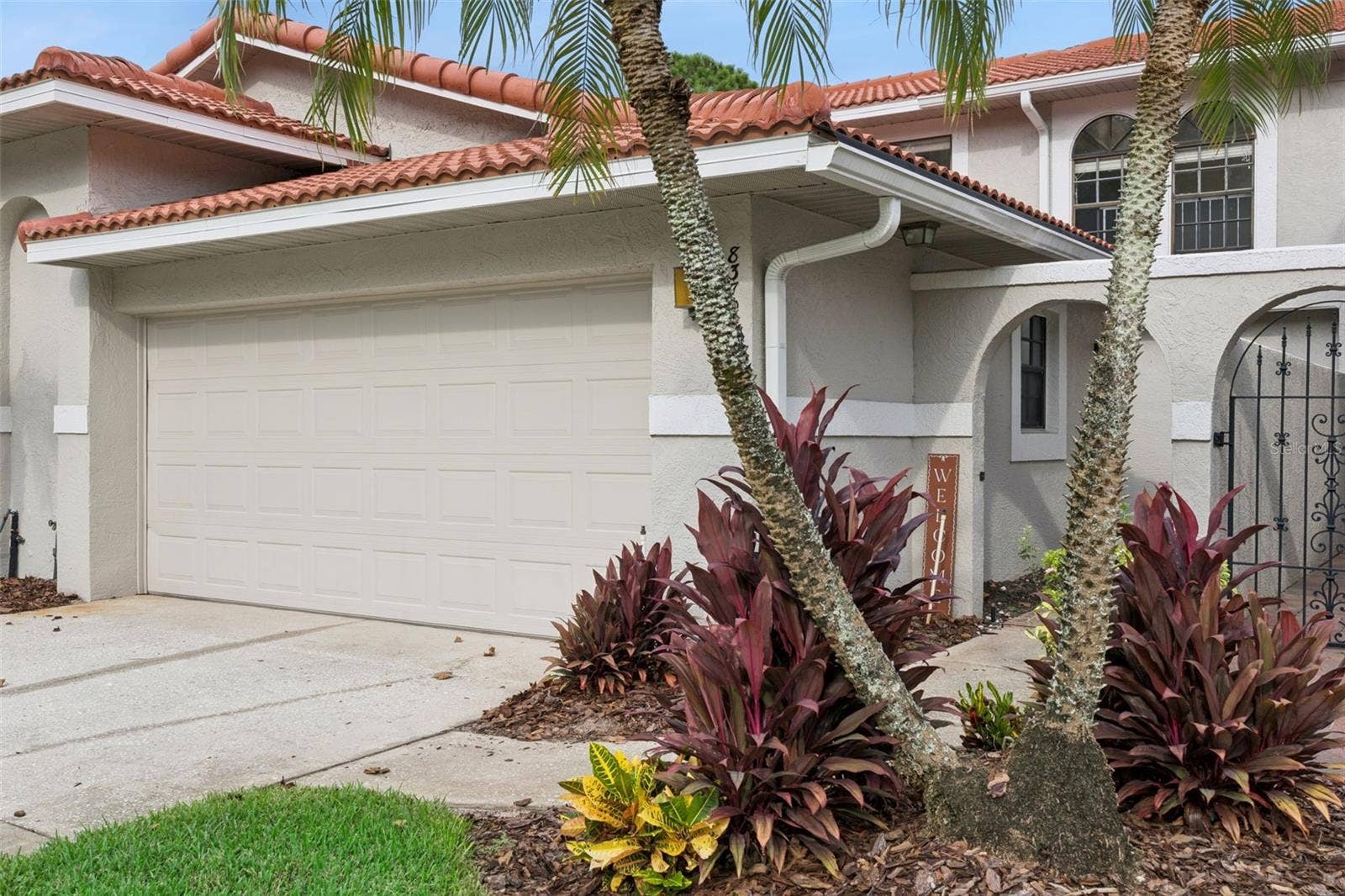 8370 SANDPOINT BLVD, Orlando, FL 32819 2 car garage