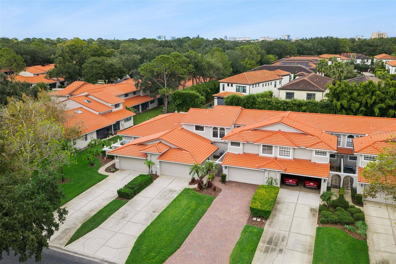 8370 SANDPOINT BLVD, Orlando, FL 32819 Private Driveway