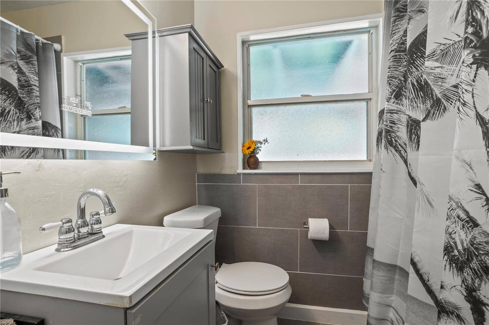 6809 WILLOUGHBY LANE, Belle Isle, FL 32812 Guest bathroom