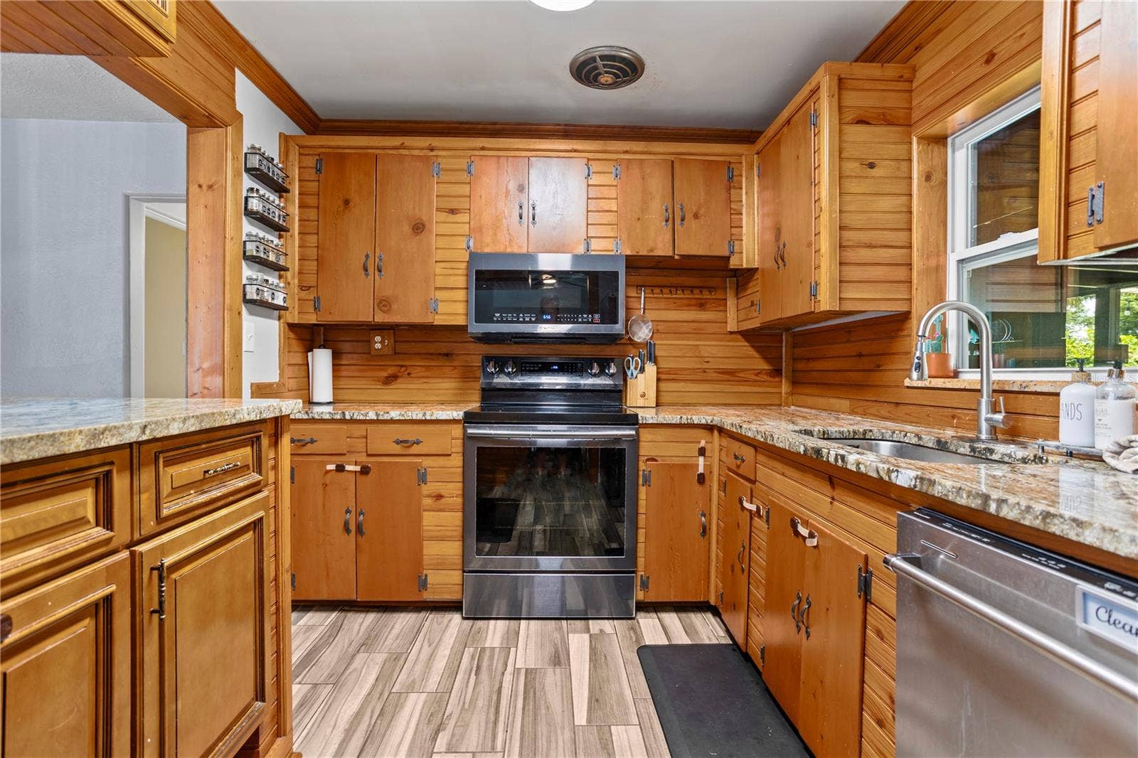 6809 WILLOUGHBY LANE, Belle Isle, FL 32812 6809 WILLOUGHBY LANE, Belle Isle, FL 32812