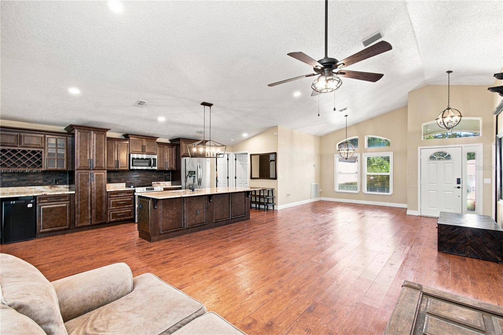 16140 DENHAM COURT, Clermont, FL 34711 16140 DENHAM COURT, Clermont, FL 34711