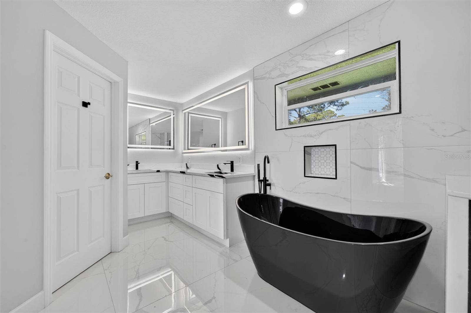 401 N 1ST STREET, Lake Mary, FL 32746 Updated Flooring, Soaking Tub, Vanity, Quartz countertops