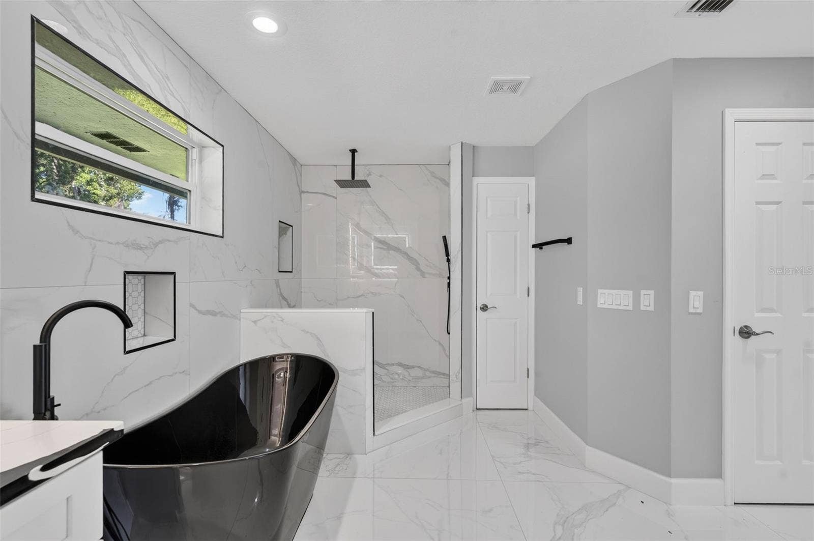 401 N 1ST STREET, Lake Mary, FL 32746 Soaking Tub and Shower