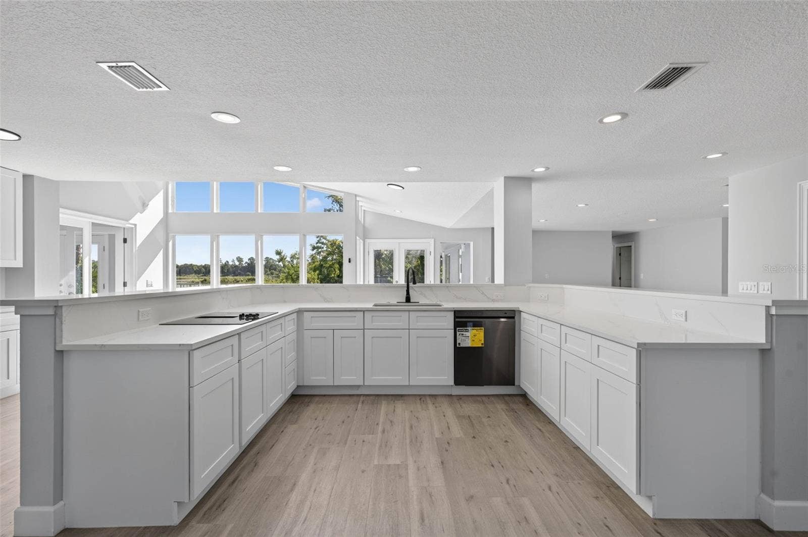 401 N 1ST STREET, Lake Mary, FL 32746 Updated Kitchen