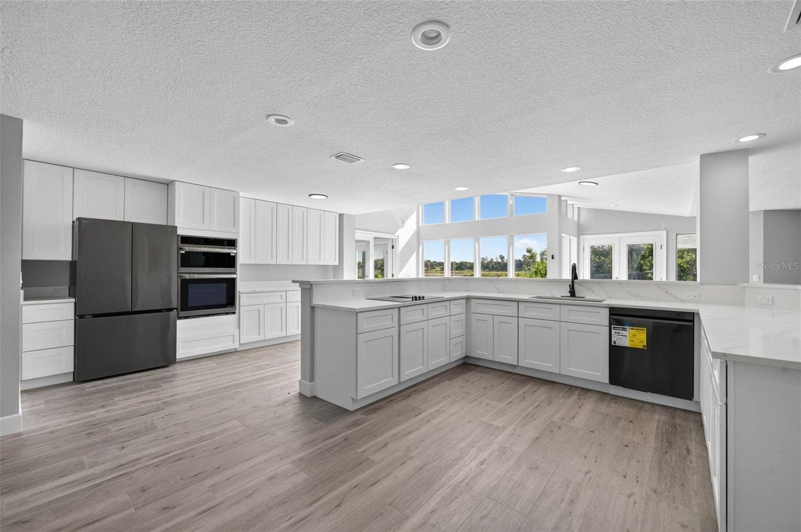 401 N 1ST STREET, Lake Mary, FL 32746 Updated Appliances & Quartz Countertops
