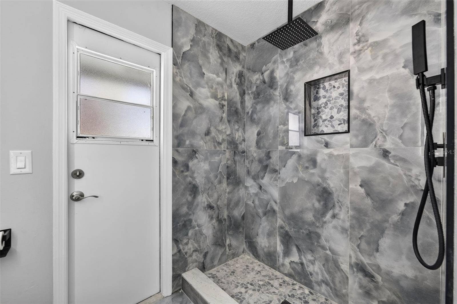 401 N 1ST STREET, Lake Mary, FL 32746 Updated Tile, Fixtures and stone tile flooring.