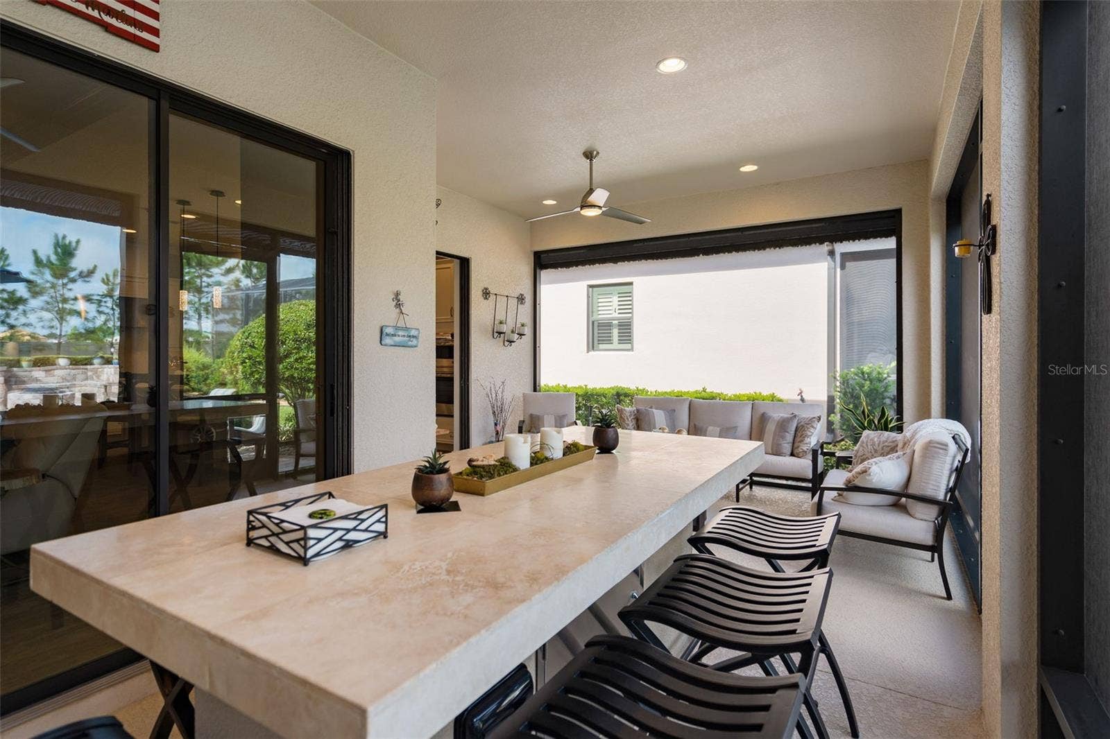 1279 ZEEK RIDGE STREET, Clermont, FL 34715 A built-in dining area complete with music.